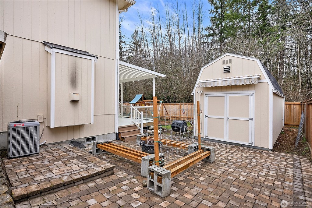 Veterans Agents 8803 198th St E Spanaway back yard