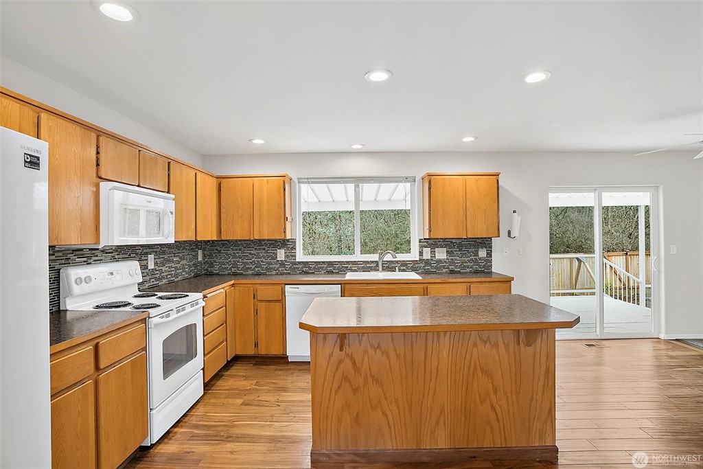 Veterans Agents 8803 198th St E Spanaway kitchen