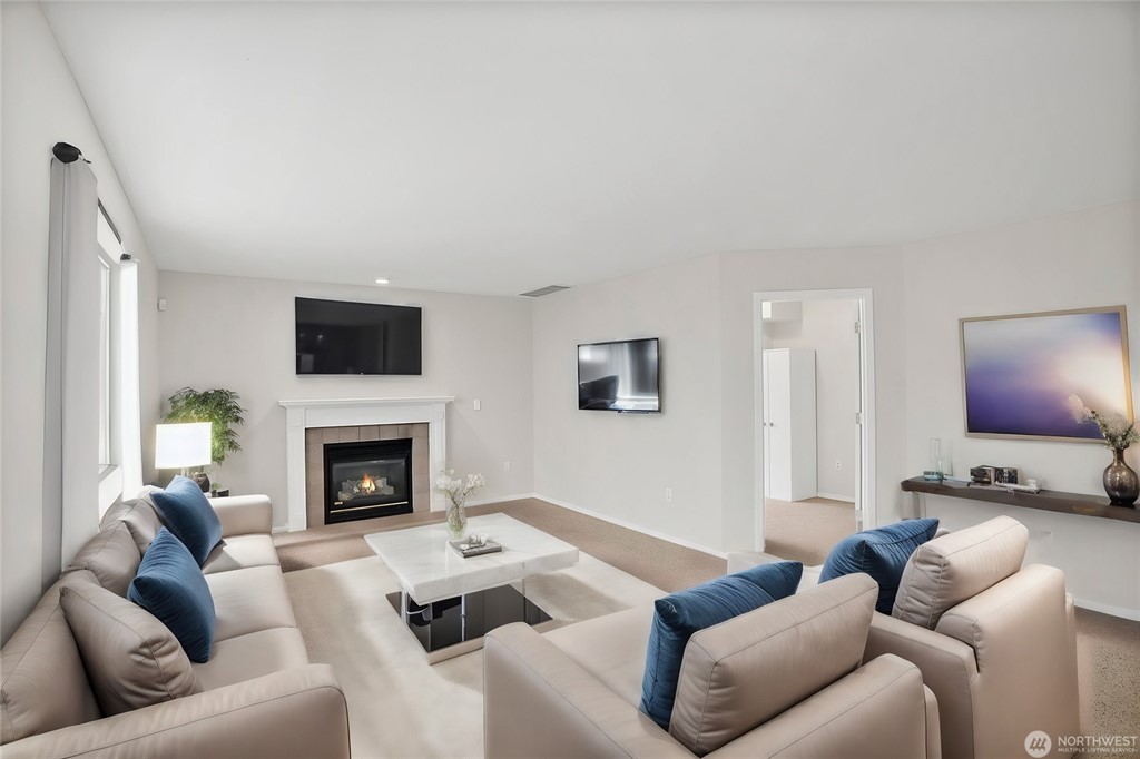 Veterans Agents 8803 198th St E Spanaway livingroom 2