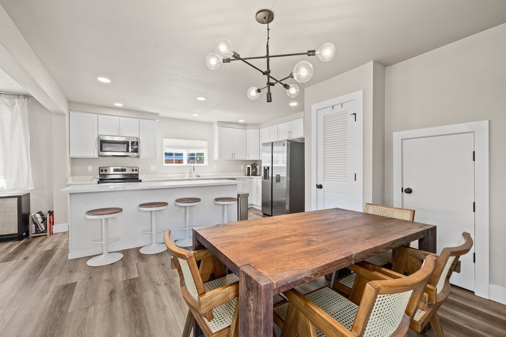 020 16 web or mls univ place stills 71 160