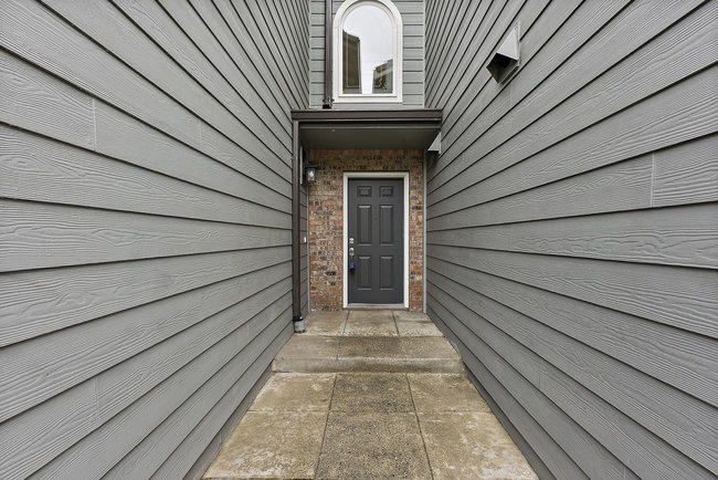 Affordable Modern Waterfront Lakewood Townhome – $10K Buyer Incentive 007 1 web or mls dsc02612 637