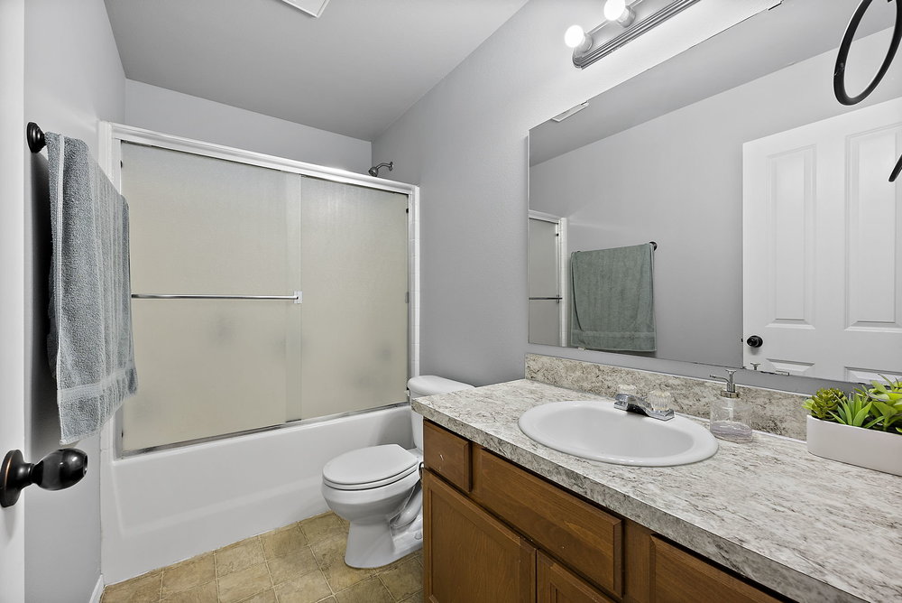 Explore Modern Living at Courtney Ridge Condominiums in Puyallup, WA 014 11 web or mls dsc00708 1 891