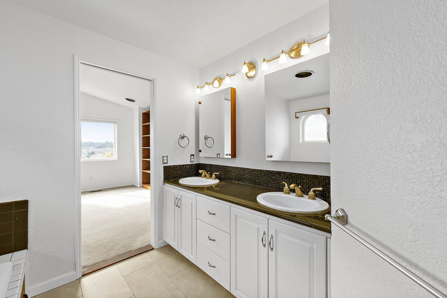 Affordable Modern Waterfront Lakewood Townhome – $10K Buyer Incentive 020 37 web or mls dsc02771 389