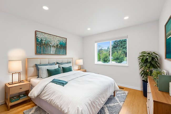 Affordable Modern Waterfront Lakewood Townhome – $10K Buyer Incentive 027 44 web or mls dsc02803 bedroom modern 1 897