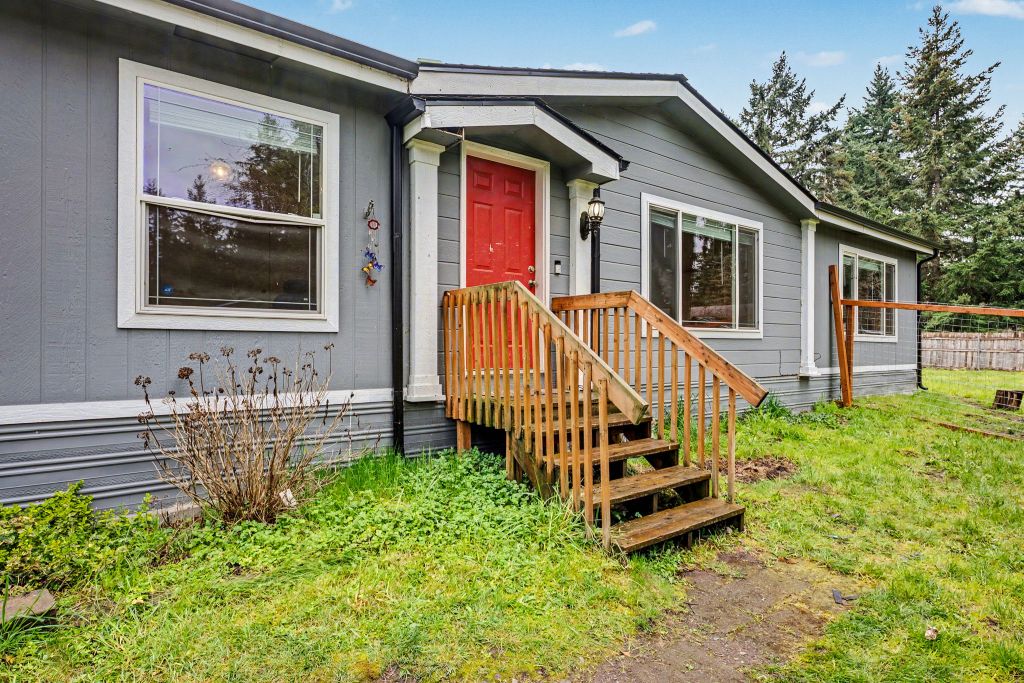 More Space. Lower Cost. Better Opportunity in Yelm WA 1 web or mls DSC03906